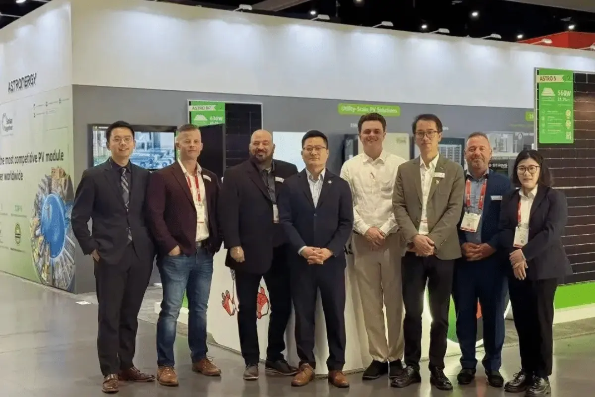 Group photo during collaboration and exchange 3