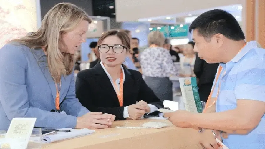 Customers at industry exhibitions Customers at industry exhibitions